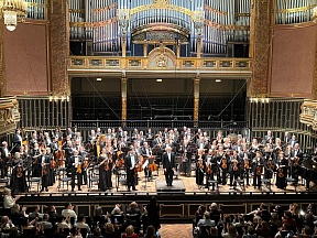 December 2-án az Orosz Nemzeti Filharmonikus Zenekar Vlagyimir Szpivakov, a Szovjetunió Népi Művésze vezényletével Budapesten lépett fel