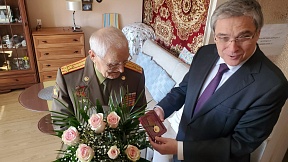 О вручении медали «80 лет Победы в Великой Отечественной Войне 1941-1945 гг.» ветерану ВОВ полковнику в отставке И.С.Дегтярёву