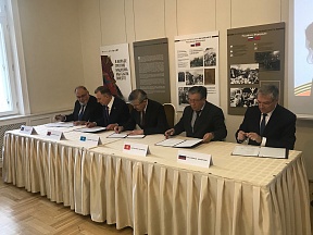 Budapesten a katonai emlékművek ügyében való együttműködésről szóló memorandumot írtak alá a FÁK-országok magyarországi nagykövetségei, 2025. április 7.