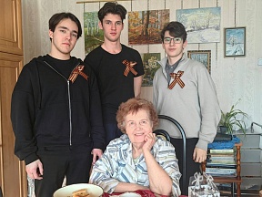 Об организованном старшеклассниками Школы при Посольстве шефстве над жительницей блокадного Ленинграда Н.В.Комковой